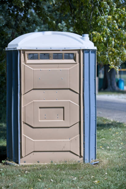 Portable Toilet Options We Offer in Roberts, WI